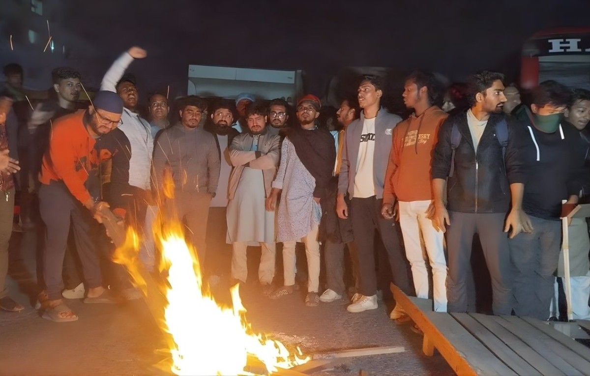 গাজীপুরে হাদির মৃত্যু প্রতিবাদে ঢাকা–ময়মনসিংহ অবরোধ
