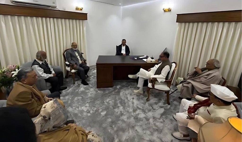 গুলশানে তারেক রহমানকে স্বাগত জানালেন দলীয় নেতারা 1766912437 গুলশানে তারেক রহমানকে স্বাগত জানালেন দলীয় নেতারা