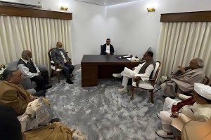 গুলশানে তারেক রহমানকে স্বাগত জানালেন দলীয় নেতারা