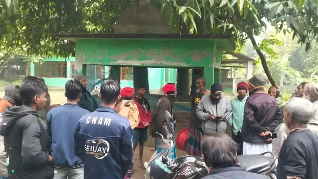 গৌরীপুরে প্রাচীন মাজারে ভাঙচুর ও অপবিত্র করার অভিযোগ 1766786436 গৌরীপুরে প্রাচীন মাজারে ভাঙচুর ও অপবিত্র করার অভিযোগ