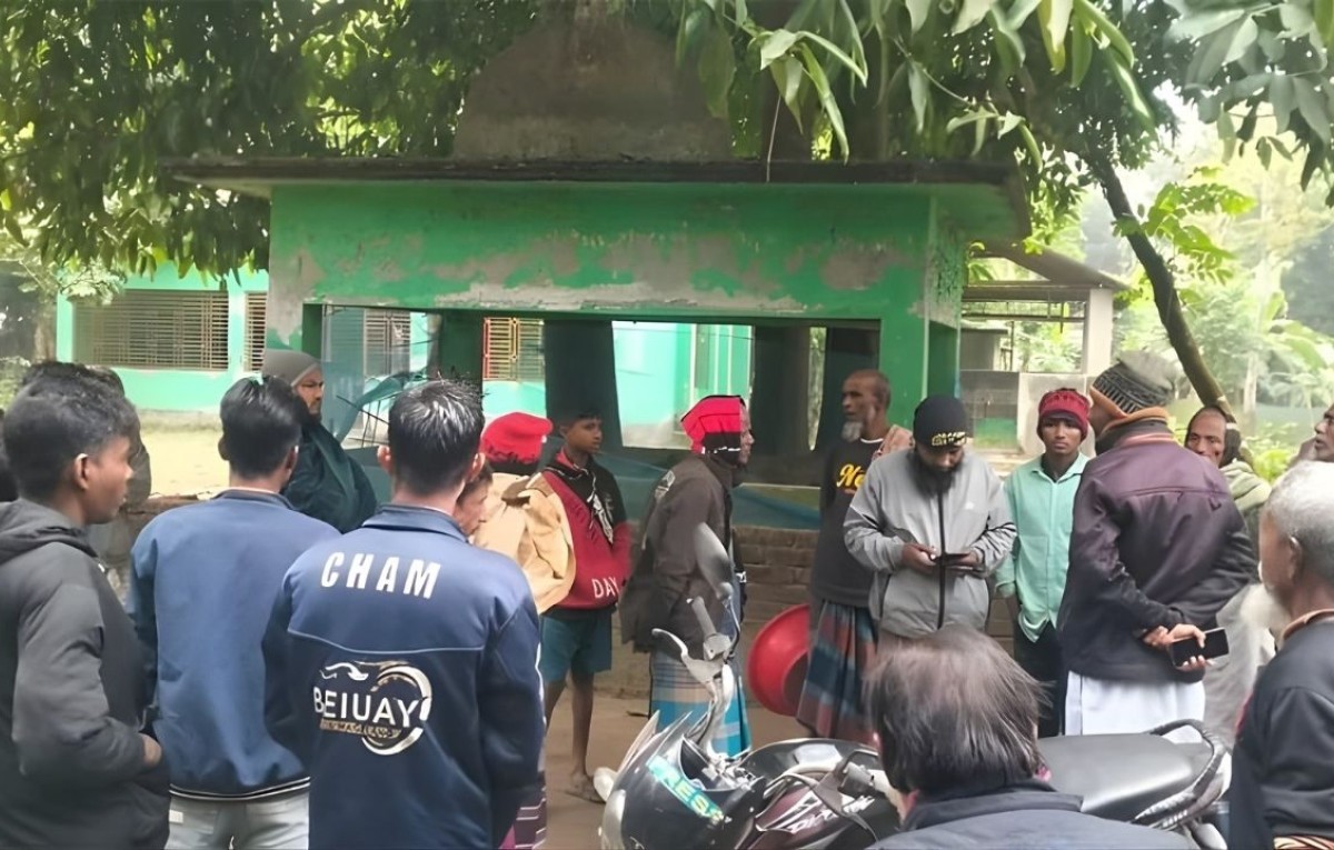 গৌরীপুরে প্রাচীন মাজারে ভাঙচুর ও অপবিত্র করার অভিযোগ