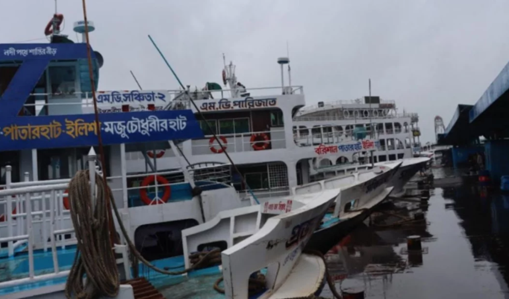 ঘন কুয়াশার প্রভাবে সারাদেশে নৌযান চলাচল সাময়িকভাবে বন্ধ 1766940808 ঘন কুয়াশার প্রভাবে সারাদেশে নৌযান চলাচল সাময়িকভাবে বন্ধ