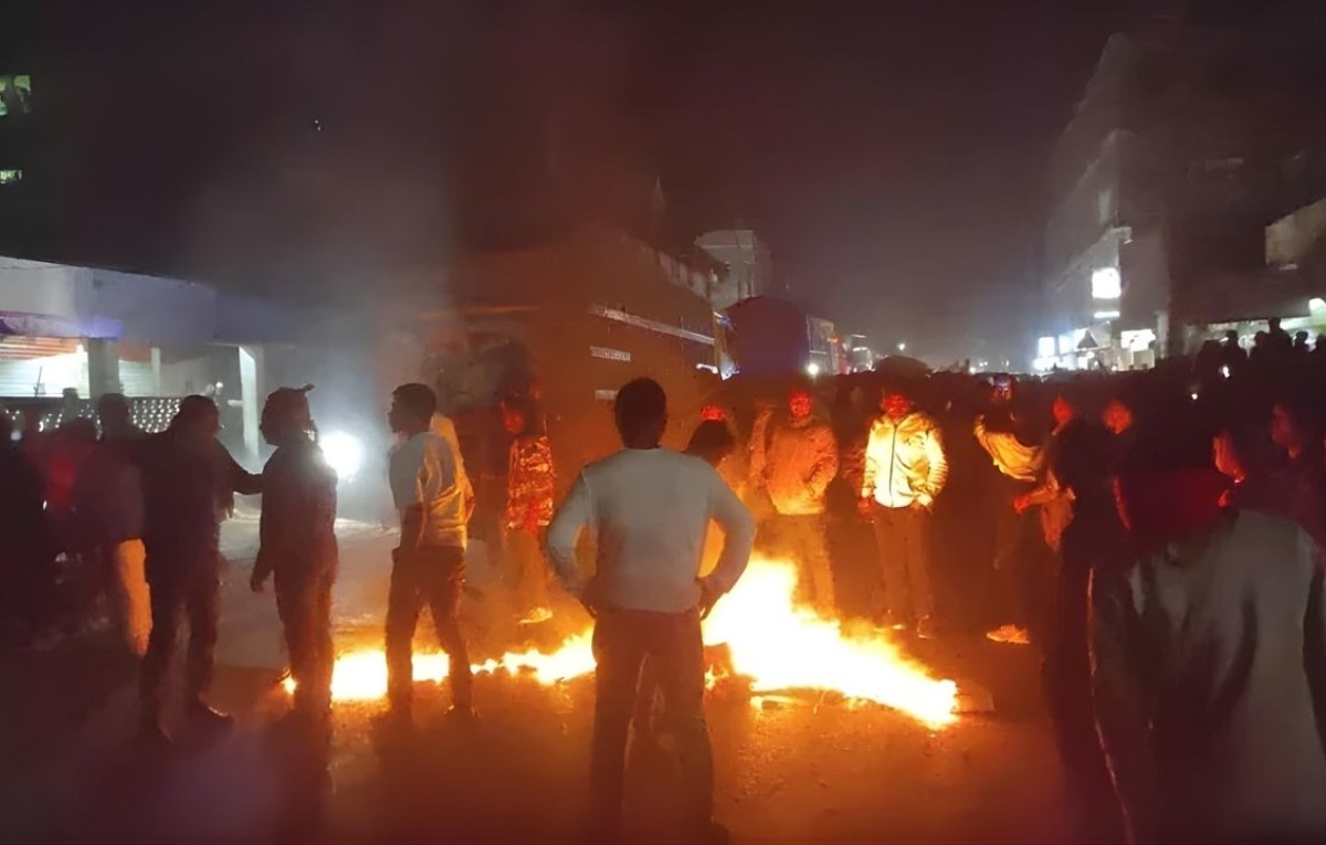 চাঁপাইনবাবগঞ্জে পুলিশ স্থাপনায় হামলা: মামলা ও গ্রেপ্তার