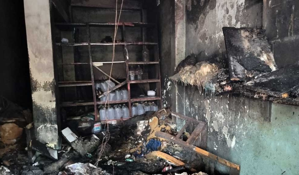 টাঙ্গাইলে দোকানে আগুনে দগ্ধ হয়ে ব্যবসায়ীর মৃত্যু 2 1764595465 টাঙ্গাইলে দোকানে আগুনে দগ্ধ হয়ে ব্যবসায়ীর মৃত্যু
