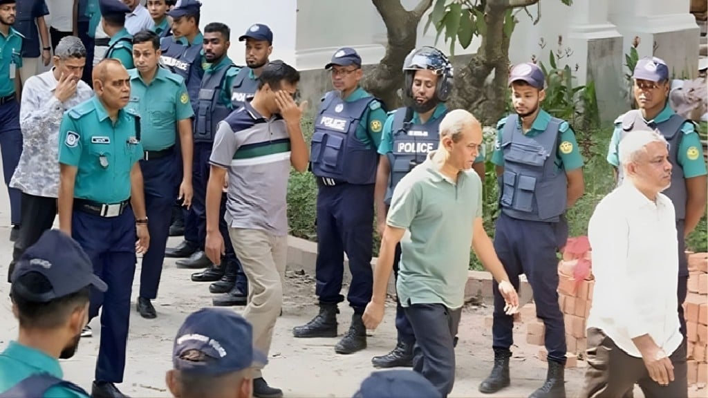 ট্রাইব্যুনালে কঠোর অবস্থানতির নির্দেশ 1764810208 ট্রাইব্যুনালে কঠোর অবস্থান—সেনা কর্মকর্তাদের ভার্চুয়াল হাজিরার আবেদন নাকচ, সশরীরে উপস্থিতির নির্দেশ
