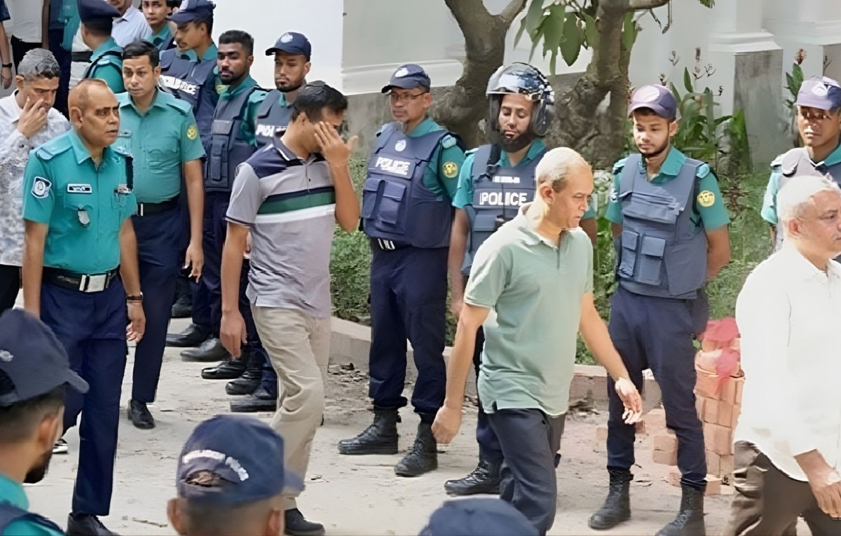 ট্রাইব্যুনালে কঠোর অবস্থান—সেনা কর্মকর্তাদের ভার্চুয়াল হাজিরার আবেদন নাকচ, সশরীরে উপস্থিতির নির্দেশ