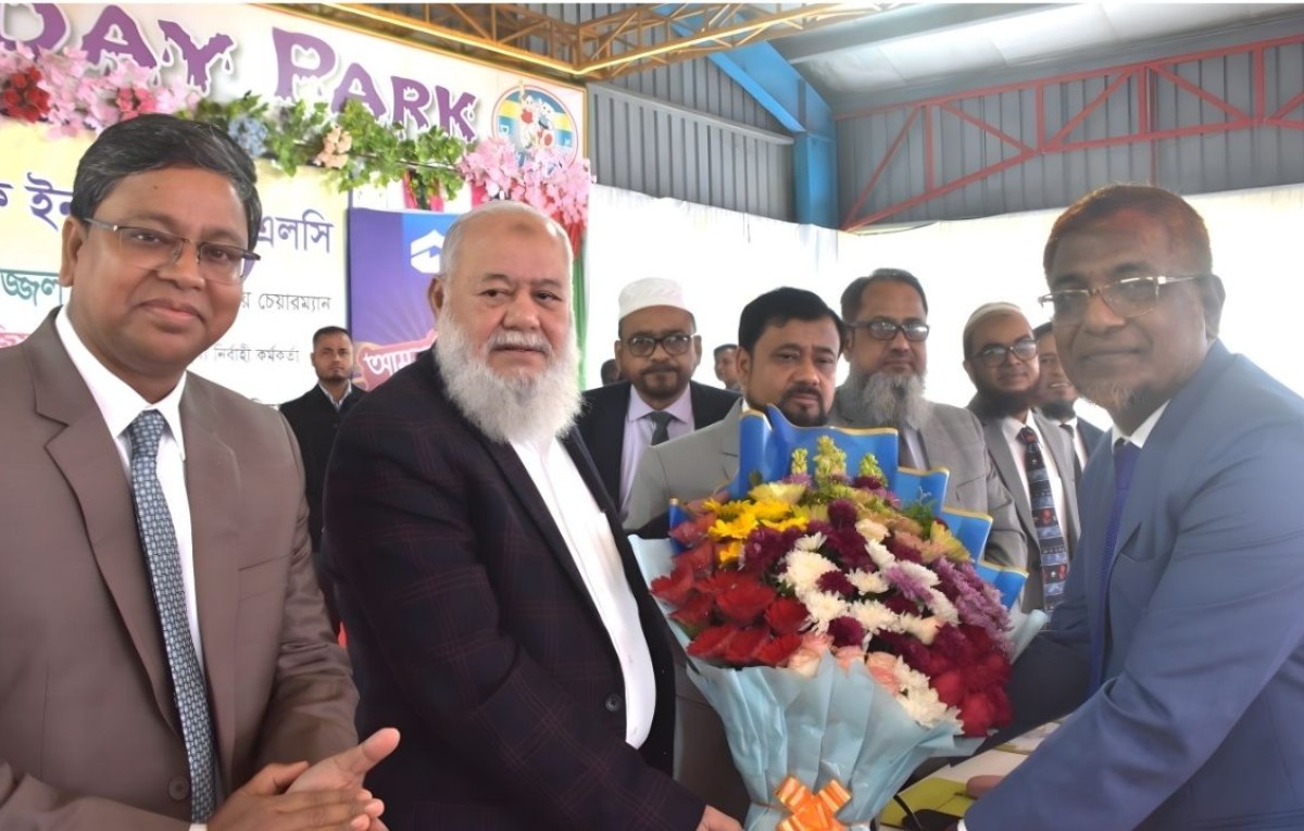 ড্রিম হলিডে পার্কে ন্যাশনাল লাইফের বর্ষ সমাপনী পর্যালোচনা সভা