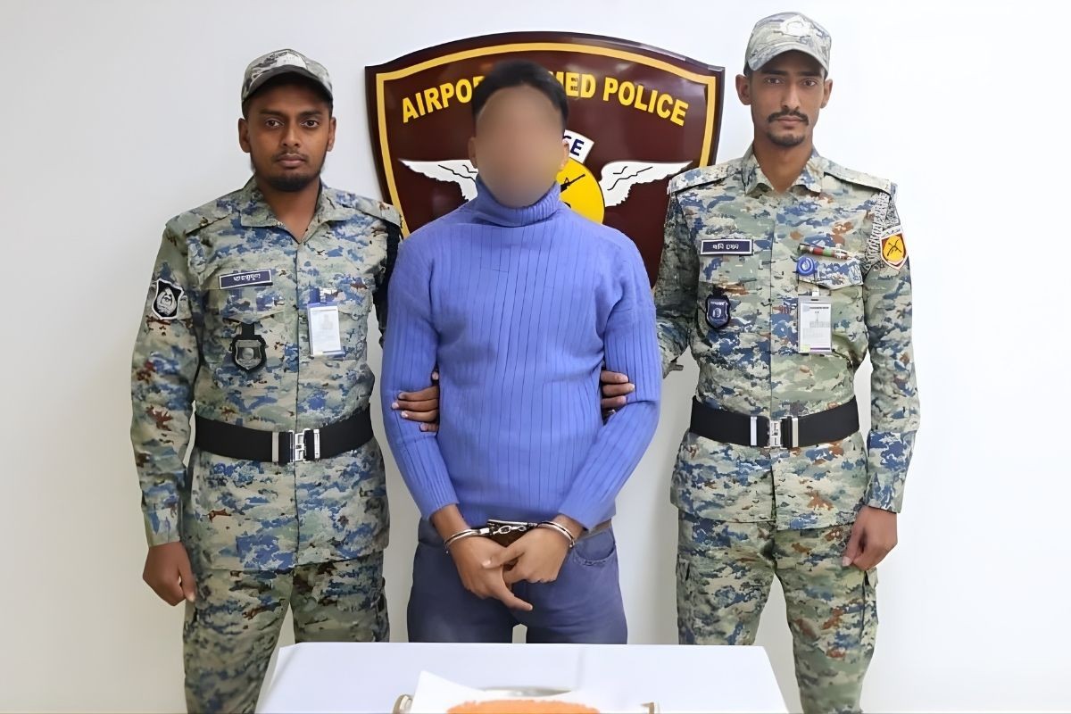 ঢাকা বিমানবন্দরে ৯৬৯ পিস ইয়াবা সহ যাত্রী আটক