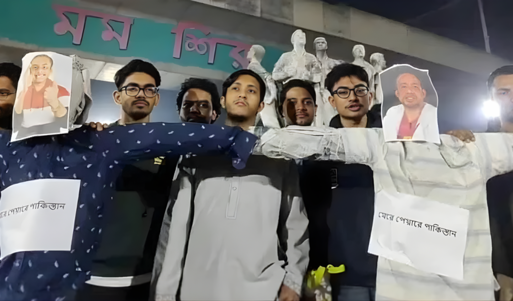 ঢাবিতে পিনাকী ও ইলিয়াসের কুশপুত্তলিকা দাহ শিক্ষার্থীদের প্রতিবাদ 1765462299 ঢাবিতে পিনাকী ও ইলিয়াসের কুশপুত্তলিকা দাহ, শিক্ষার্থীদের প্রতিবাদ