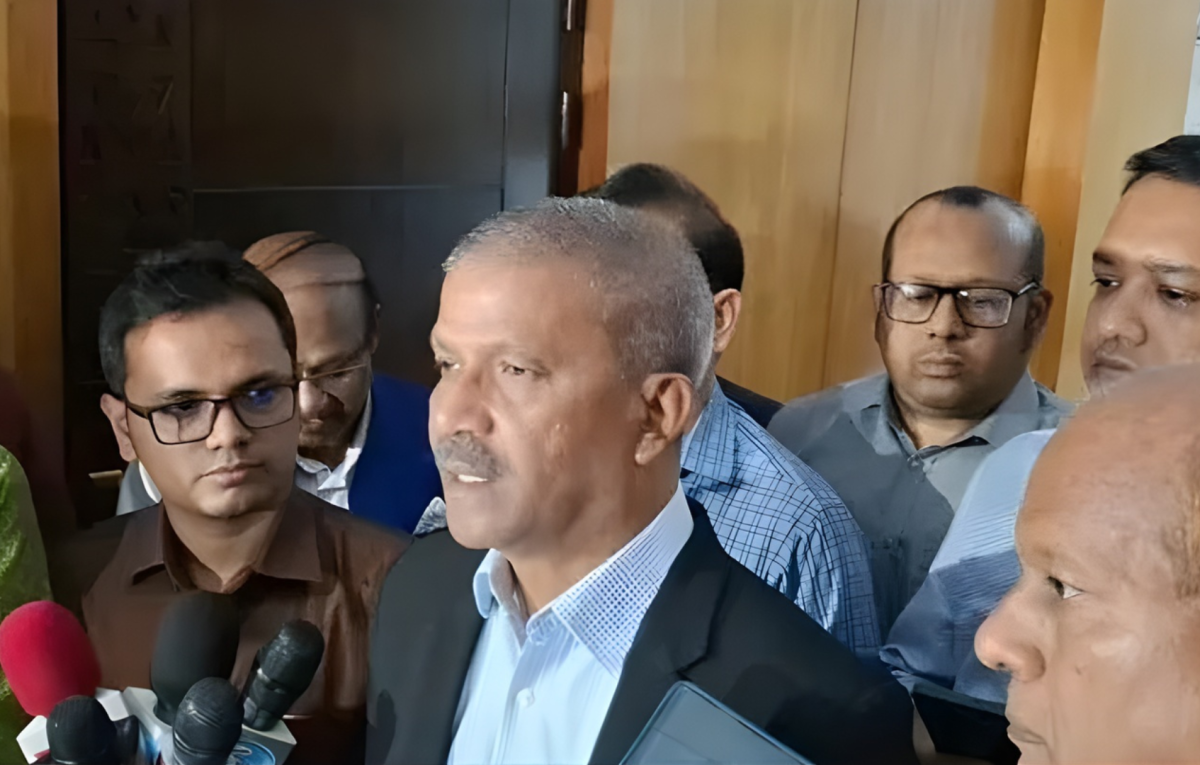 আইনগতভাবে কোনো বাধা নেই, দেশে ফিরতে পারেন তারেক রহমান: আইন উপদেষ্টা