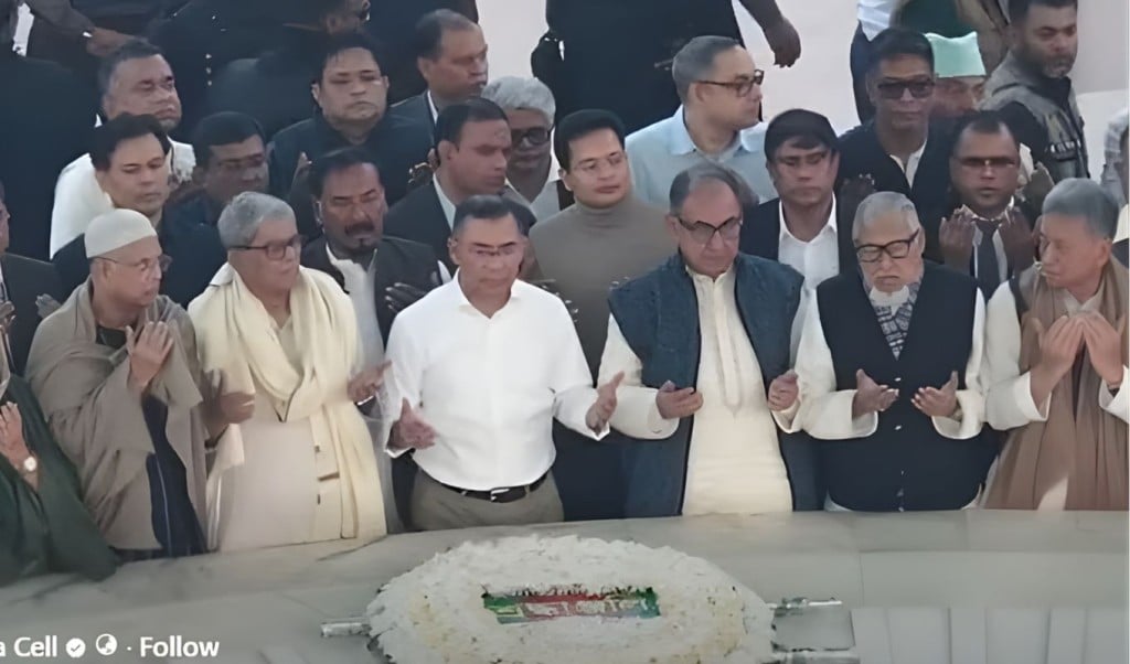 তারেক রহমান বাবার কবর জিয়ারত করলেন 1766747107 তারেক রহমান বাবার কবর জিয়ারত করলেন