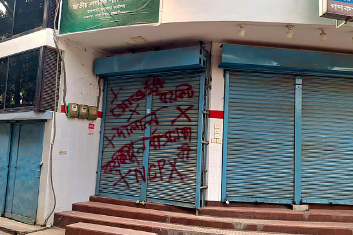 তালা ভেঙে কার্যালয় থেকে বের হলেন এনসিপি নেতারা