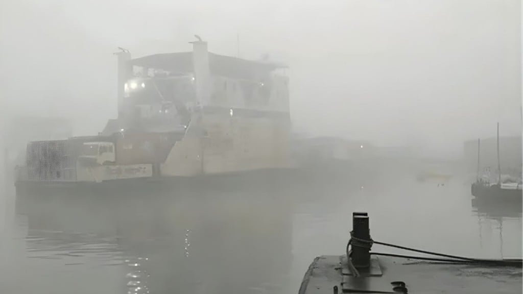 তীব্র কুয়াশায় সারা দেশে নৌযান চলাচল স্থগিত ঘোষণা 1766783133 তীব্র কুয়াশায় সারা দেশে নৌযান চলাচল স্থগিত ঘোষণা