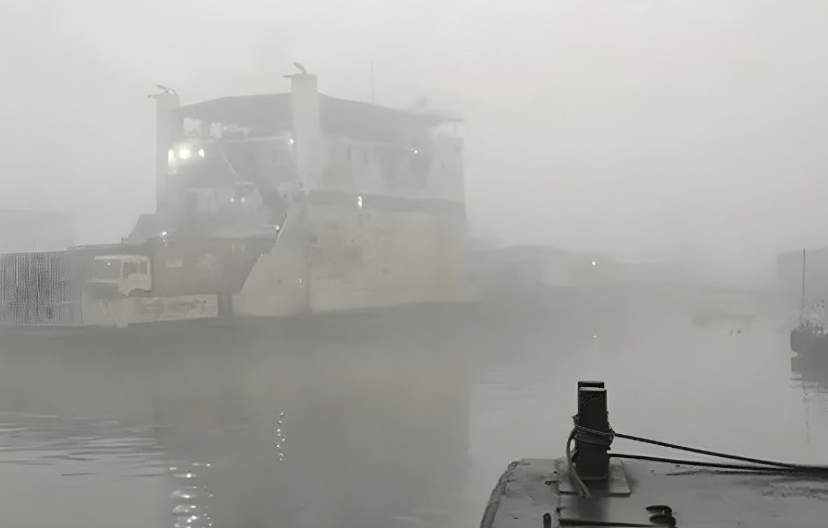 তীব্র কুয়াশায় সারা দেশে নৌযান চলাচল স্থগিত ঘোষণা