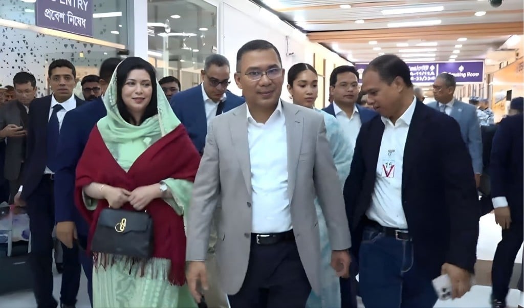 দীর্ঘ ১৭ বছর পর স্বদেশের মাটিতে পা রাখলেন বিএনপির ভারপ্রাপ্ত চেয়ারম্যান তারেক রহমান 1766652433 দীর্ঘ ১৭ বছর পর স্বদেশের মাটিতে পা রাখলেন বিএনপির ভারপ্রাপ্ত চেয়ারম্যান তারেক রহমান