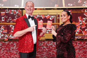 দুই প্রবাসী বাংলাদেশির জীবনে বদলে দিয়েছে ৩ কোটি টাকার লটারি জয়