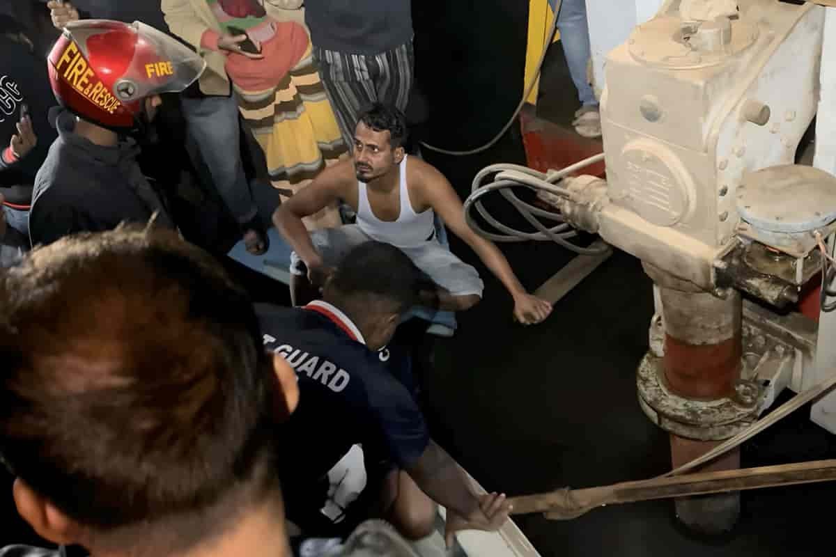 ধলেশ্বরী নদীতে ফেরি দুর্ঘটনায় তিনজনের মৃত্যু