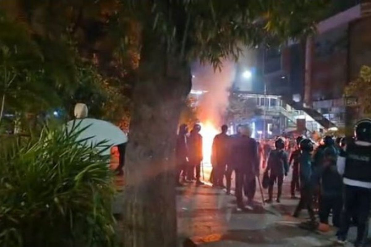 ধানমন্ডির ছায়ানট ভবনে হামলা ও আগুন