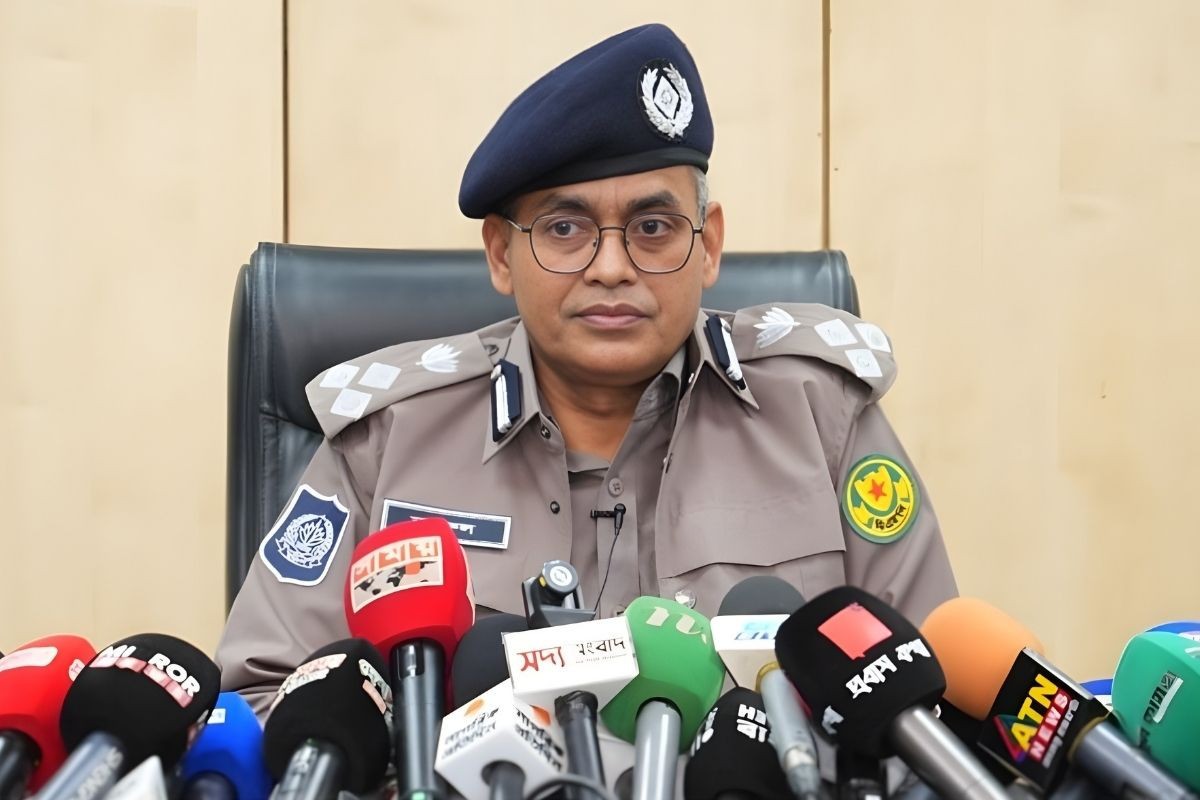 প্রথম আলো ও ডেইলি স্টারে হামলার ঘটনায় ১৭ গ্রেপ্তার, শনাক্ত ৩১
