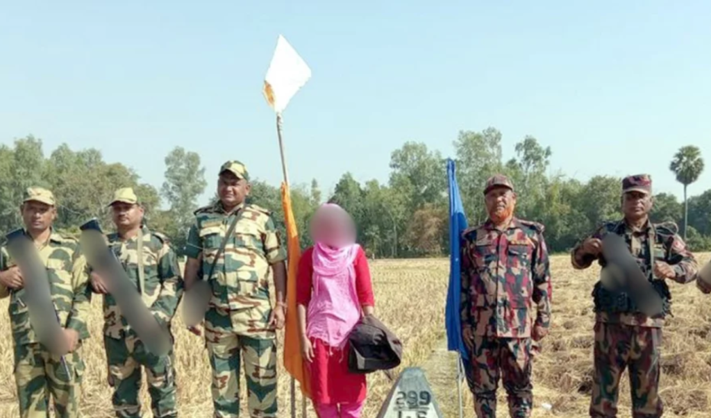 প্রেমিকের টানে কাঁটাতার পাড়ি বাংলাদেশি তরুণীকে ফিরিয়ে দিলো বিএসএফ 1766064146 প্রেমিকের টানে কাঁটাতার পাড়ি, বাংলাদেশি তরুণীকে ফিরিয়ে দিলো বিএসএফ