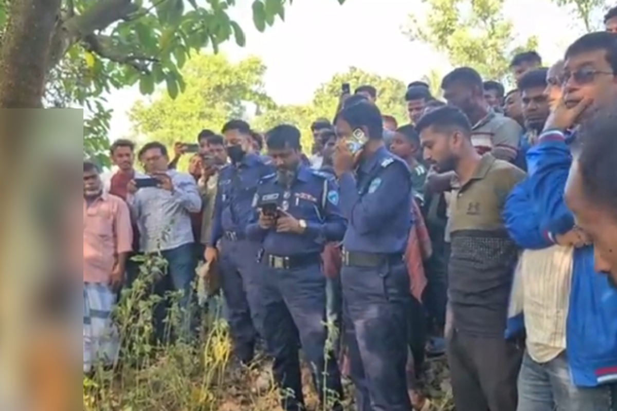 ফেনীতে কোর্ট কর্মচারীর ঝুলন্ত লাশ উদ্ধার, রহস্যময় পরিস্থিতি