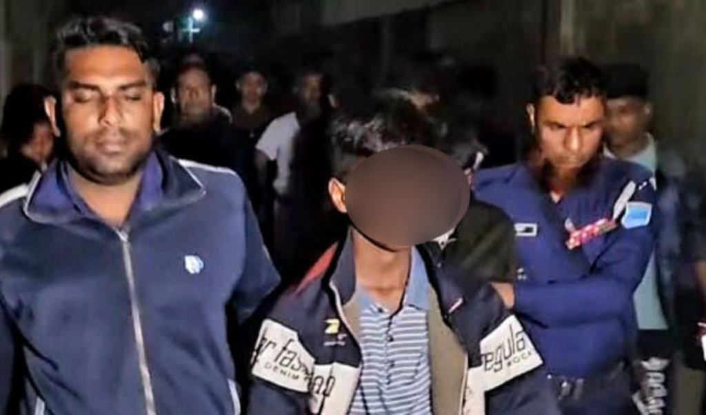 ফোন কিনতে নিজ বাড়িতে ডাকাতির নাটক রূপগঞ্জে ৩ কিশোর গ্রেপ্তার 1765017236 ফোন কিনতে নিজ বাড়িতে ডাকাতির নাটক, রূপগঞ্জে ৩ কিশোর গ্রেপ্তার
