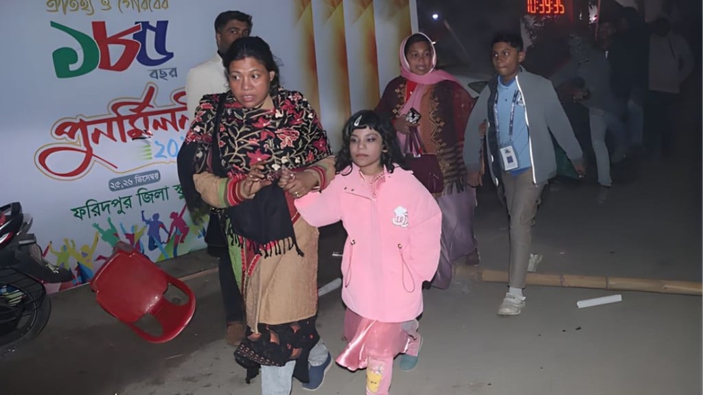 বহিরাগতদের তাণ্ডবে ফরিদপুরে জেমসের কনসার্ট পণ্ড আহত ৩০ 1766780671 বহিরাগতদের তাণ্ডবে ফরিদপুরে জেমসের কনসার্ট পণ্ড: আহত ৩০