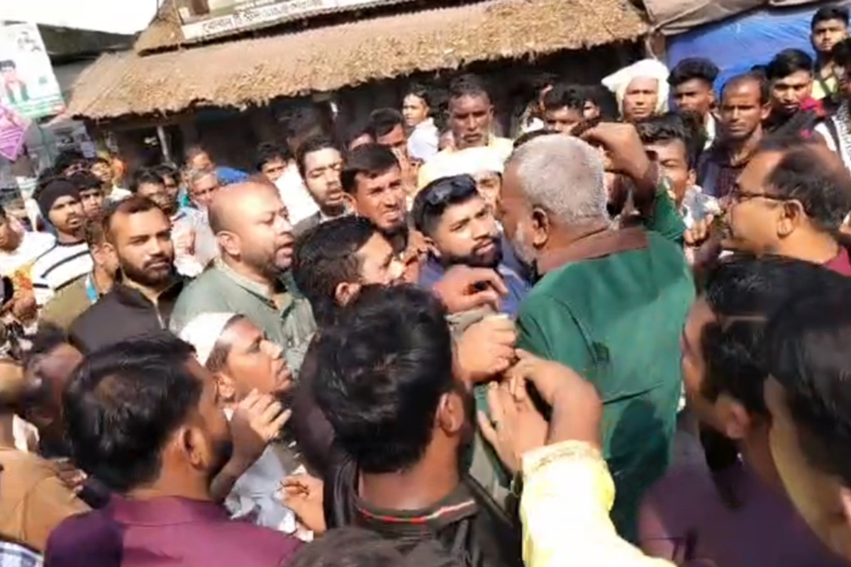 বাবুগঞ্জে নির্বাচনি এলাকায় তোপের মুখে ব্যারিস্টার ফুয়াদ