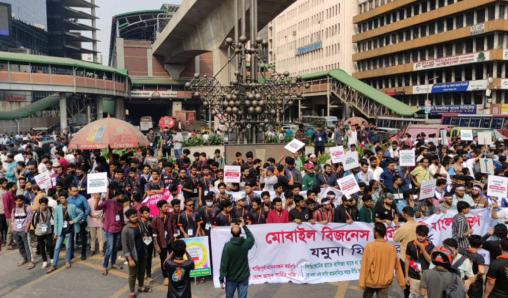 বিটিআরসি ঘেরাওয়ের ঘোষণা মোবাইল ব্যবসায়ীদের 1765016679 বিটিআরসি ঘেরাওয়ের ঘোষণা মোবাইল ব্যবসায়ীদের