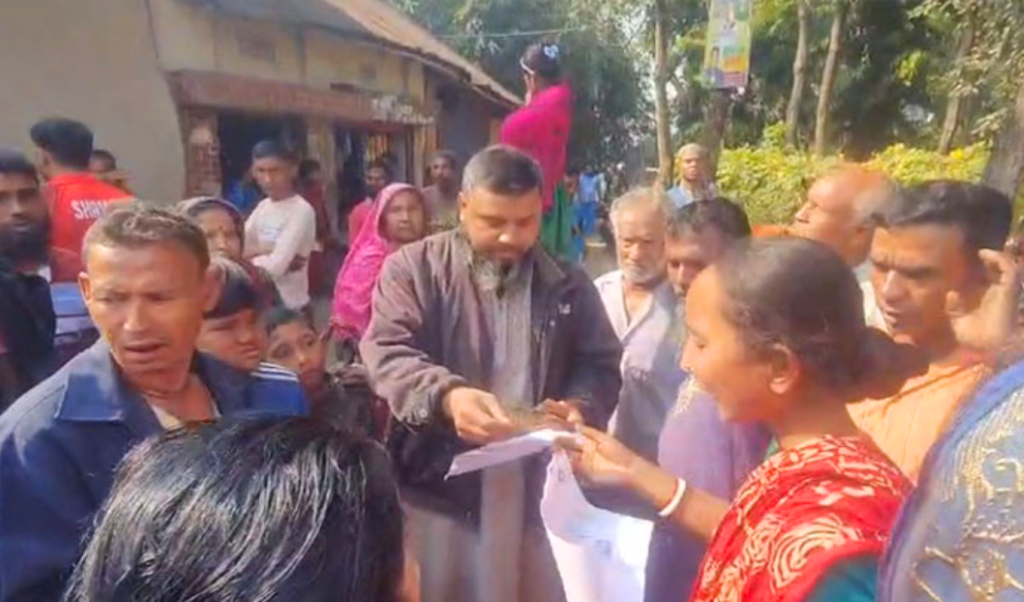 ভাতা কার্ডের নামে চাঁদাবাজি জামায়াত কর্মী আটক 1765101351 ভাতা কার্ডের নামে চাঁদাবাজি: জামায়াত কর্মী আটক