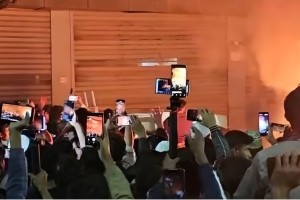 মধ্যরাতে কাওরান বাজারে দুই শীর্ষ পত্রিকা অফিসে আগুন