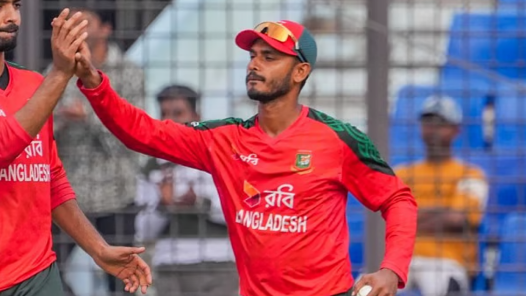 মাঠজুড়ে যেন তিনি একাই—তানজিদের পাঁচ ক্যাচে বিশ্ব রেকর্ডের জন্ম 1764672082 মাঠজুড়ে যেন তিনি একাই—তানজিদের পাঁচ ক্যাচে বিশ্ব রেকর্ডের জন্ম