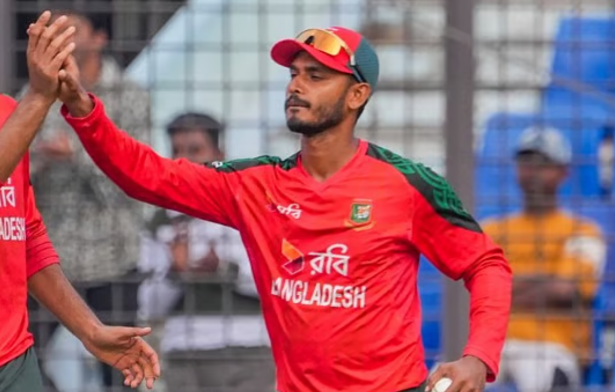 মাঠজুড়ে যেন তিনি একাই—তানজিদের পাঁচ ক্যাচে বিশ্ব রেকর্ডের জন্ম