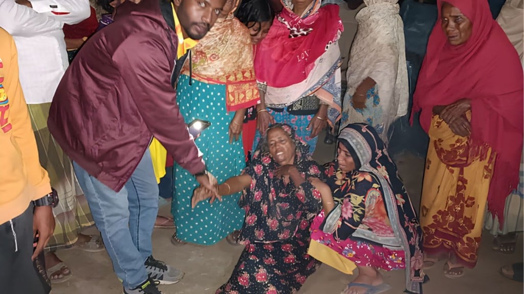 মাত্র এক ধাক্কায় সব শেষ মুহূর্তে নিঃস্ব হলো রংপুরের একটি বড় পরিবার 1765075256 মাত্র এক ধাক্কায় সব শেষ! মুহূর্তে নিঃস্ব হলো রংপুরের একটি বড় পরিবার