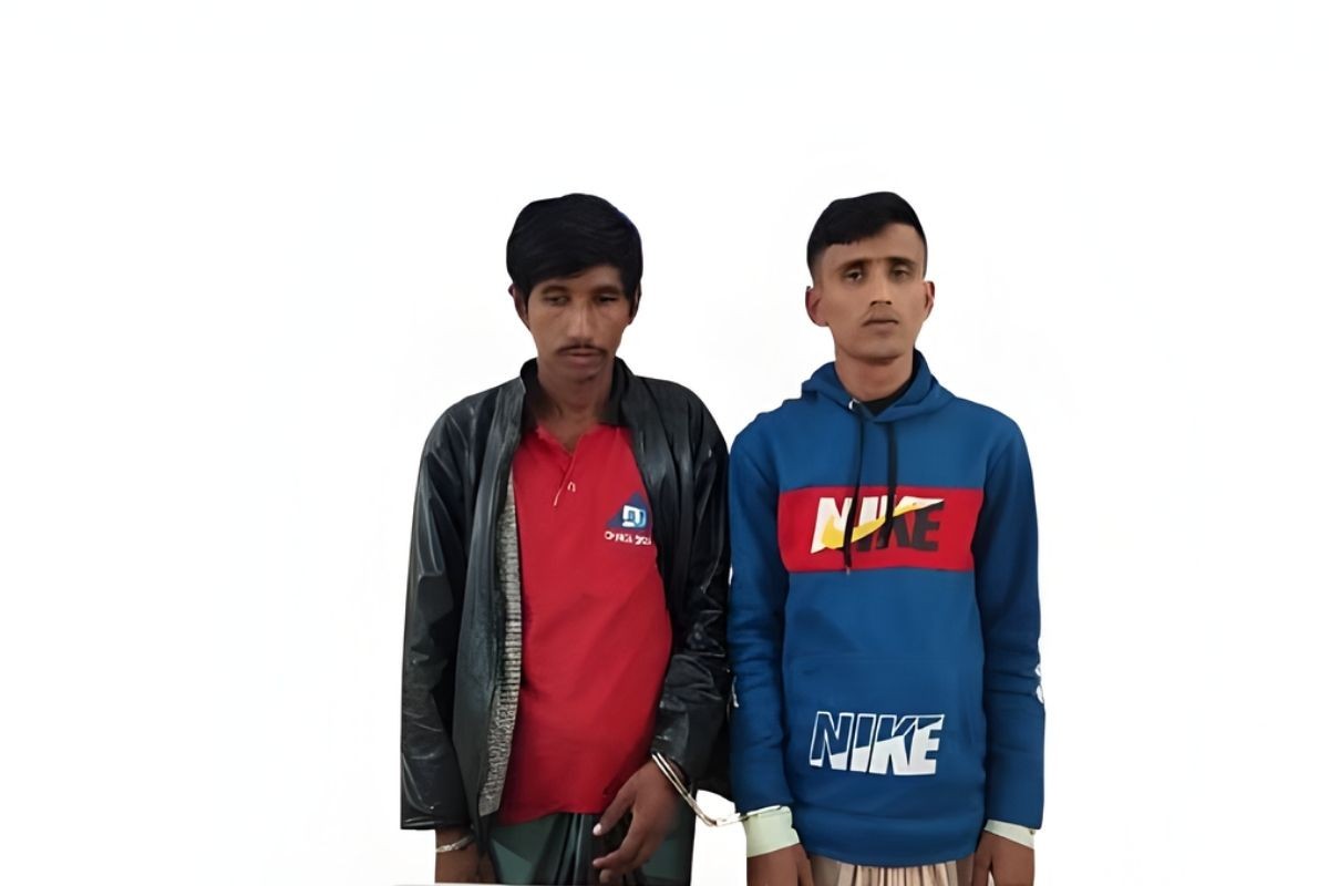 মিনিট্রাকে লুকানো আগ্নেয়াস্ত্র: চট্টগ্রামে গ্রেপ্তার চালক-সহকারী