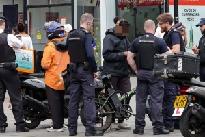 যুক্তরাজ্যে অভিযান, বাংলাদেশিসহ ৬০ ড্রাইভার ফেরত পাঠানো হচ্ছে