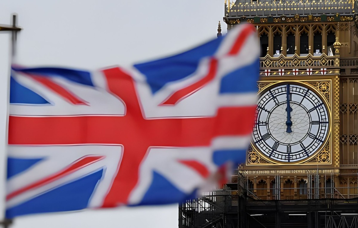 যুক্তরাজ্যের ভিসা নীতি সংকোচন: বাংলাদেশ–পাকিস্তান থেকে শিক্ষার্থীভর্তি স্থগিত—বিশ্ববিদ্যালয়গুলোর উদ্বেগ ও অভিবাসন রাজনীতির প্রভাব