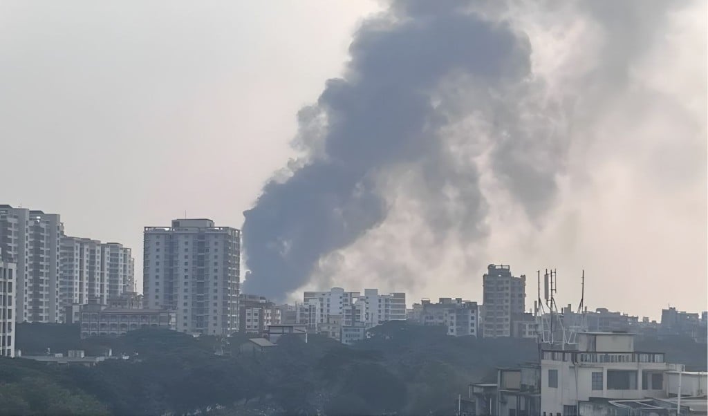 লালবাগে প্লাস্টিক কারখানায় ভয়াবহ অগ্নিকাণ্ড 1765961468 লালবাগে প্লাস্টিক কারখানায় ভয়াবহ অগ্নিকাণ্ড