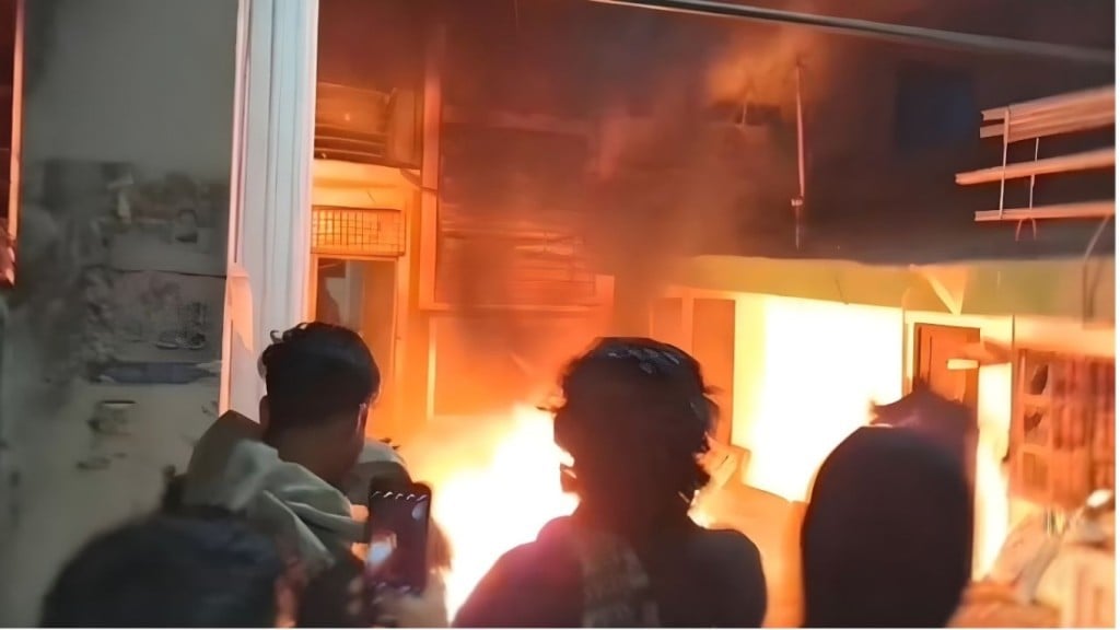 শরীফ ওসমান হাদির মৃত্যুকে ঘিরে চট্টগ্রামে সহিংস বিক্ষোভ 1766093027 শরীফ ওসমান হাদির মৃত্যুকে ঘিরে চট্টগ্রামে সহিংস বিক্ষোভ