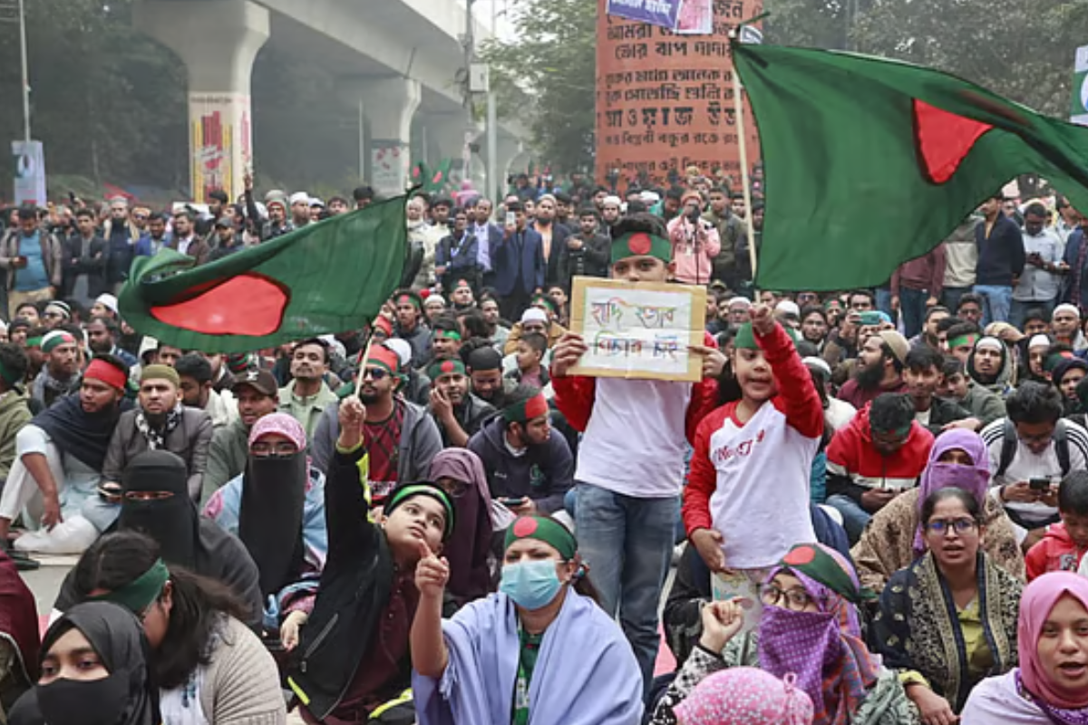 শাহবাগে ইনকিলাব মঞ্চের সর্বাত্মক অবরোধও জোরালো স্লোগান
