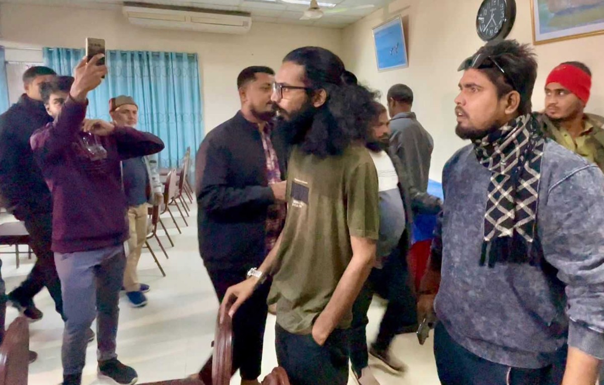 সাংবাদিকদের ‘তালা মেরে’ আটকে রাখার হুমকি এনসিপির
