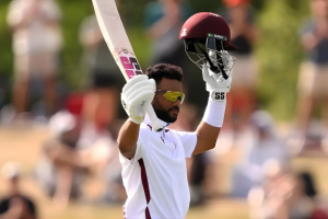 ক্রাইস্টচার্চে হোপ ও গ্রিভসের জেদি লড়াই