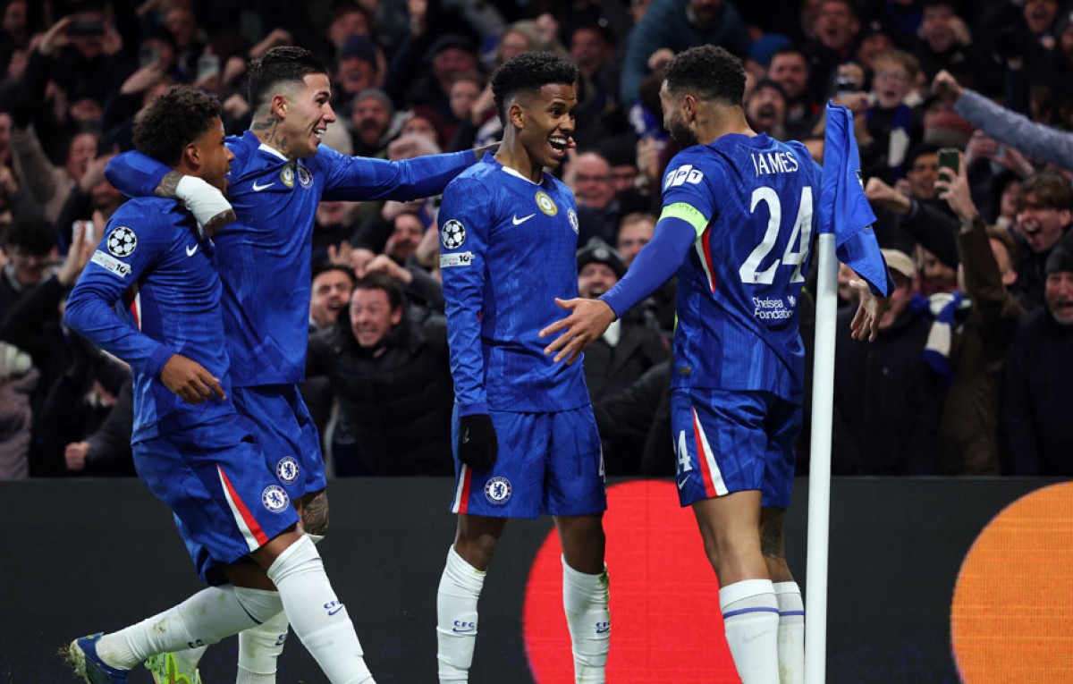 ১০ জনের চেলসি হারাল আর্সেনাল কে