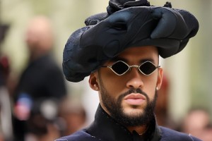 ১৯.৮ বিলিয়ন স্ট্রিম নিয়ে শীর্ষস্থানে ব্যাড বানি