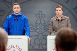 গ্রিনল্যান্ড বেছে নেবে ডেনমার্ককে,যুক্তরাষ্ট্র নয়