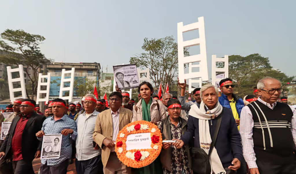 Copy of Untitled 4 12 মুক্তিযুদ্ধের শহীদদের প্রতি শ্রদ্ধা জানিয়ে মনীষার ভোট যাত্রা শুরু