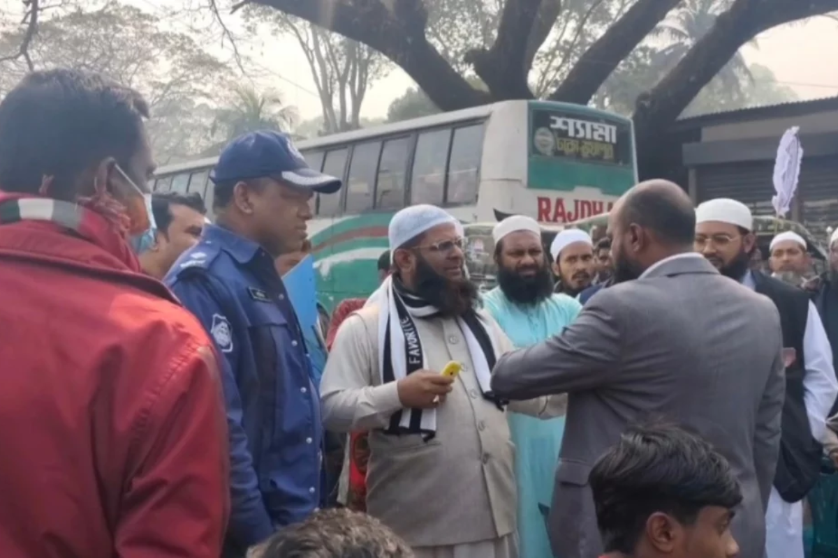 সরকারি জায়গায় নির্বাচনী প্রচারণা, হাতপাখা প্রার্থীকে ১০ হাজার টাকা জরিমানা