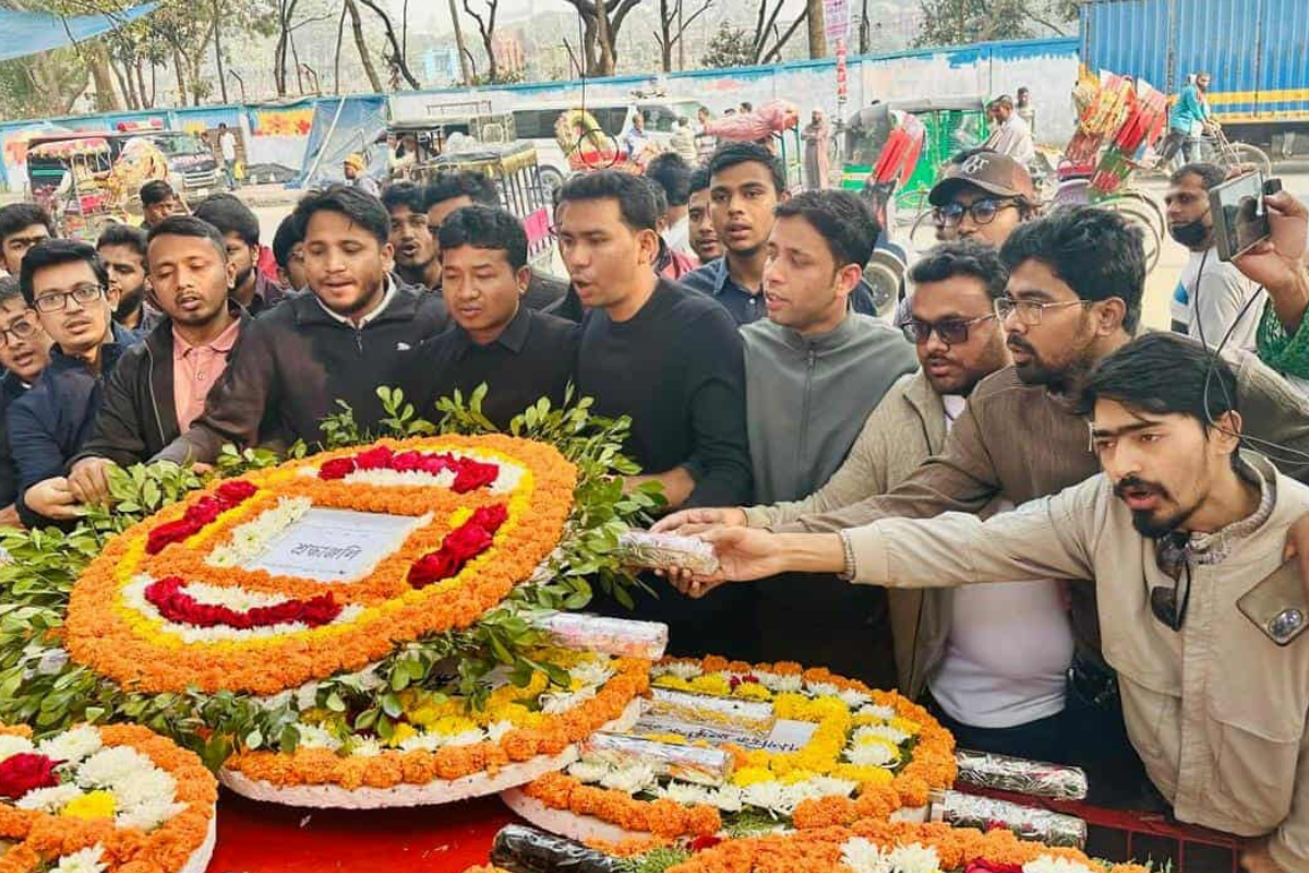 শহীদ আসাদের শাহাদাতে ঢাবি ছাত্রদলের শ্রদ্ধাঞ্জলি