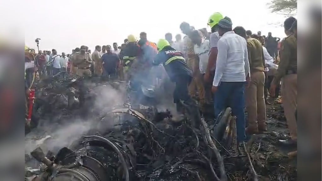 অজিত পাওয়ারের বিমান বিধ্বস্ত বিমানবালার শেষ ফোন ও শোকাতুর পরিবার অজিত পাওয়ারের বিমান বিধ্বস্ত: বিমানবালার শেষ ফোন ও শোকাতুর পরিবার