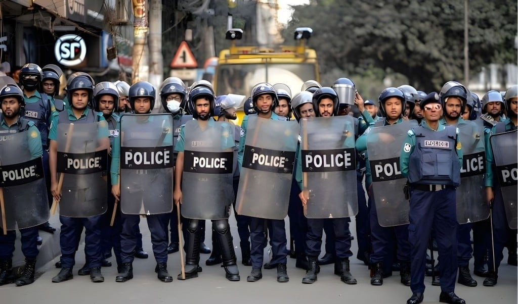 অপ্রত্যাশিত হামলার মোকাবিলায় পুলিশের তৎপরতা 1767527520 অপ্রত্যাশিত হামলার মোকাবিলায় পুলিশের তৎপরতা